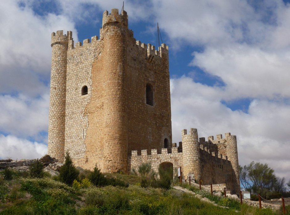 Испания замок Бельмонтский
