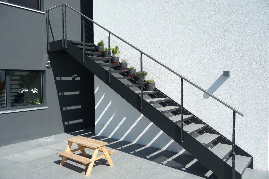 Уличная металлическая лестница для офиса