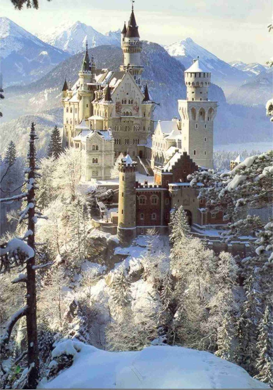 Дворец в Баварии Нойшванштайн