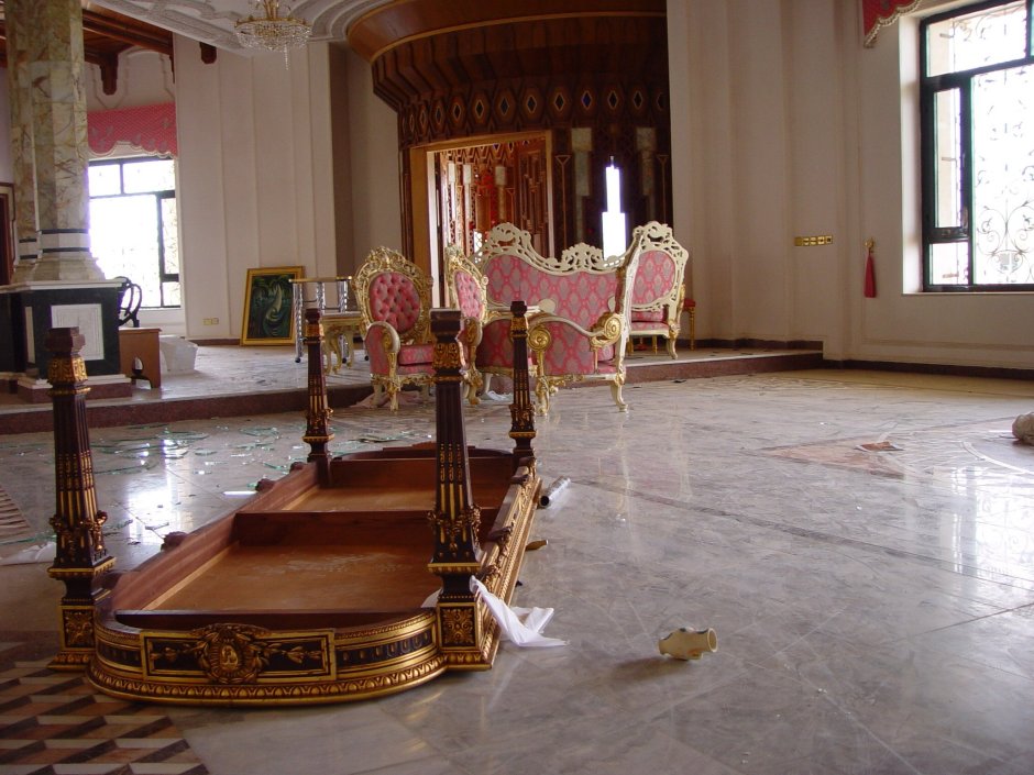 Antonovich Design спальня Королевский стиль