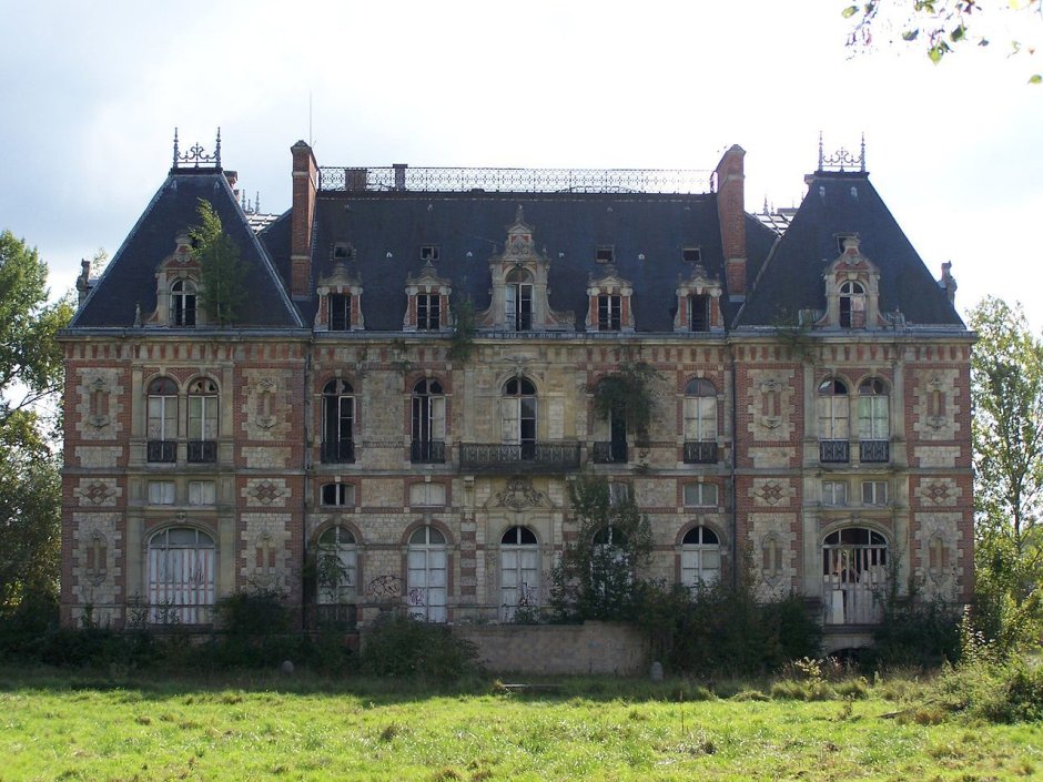 Заброшенный замок Шато дю Корнель Франция