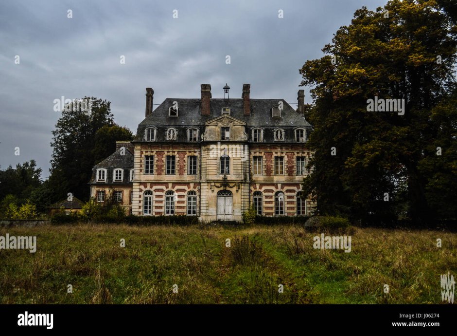 Заброшенный замок Шато-Вердюр, Франция.