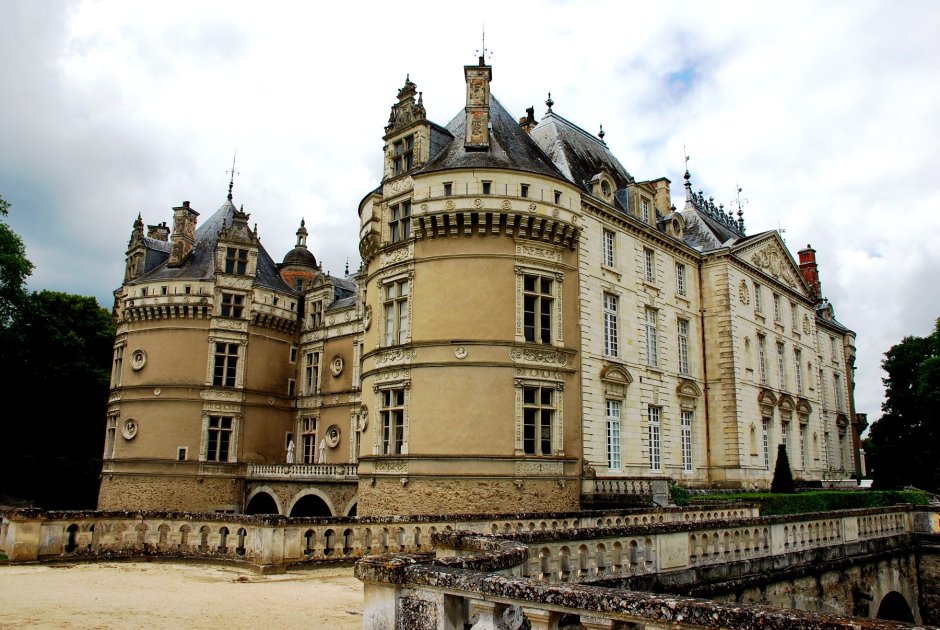 Замок Ле Кинель Франция