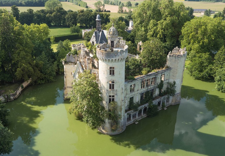 Замок Mothe Chandeniers, Франция