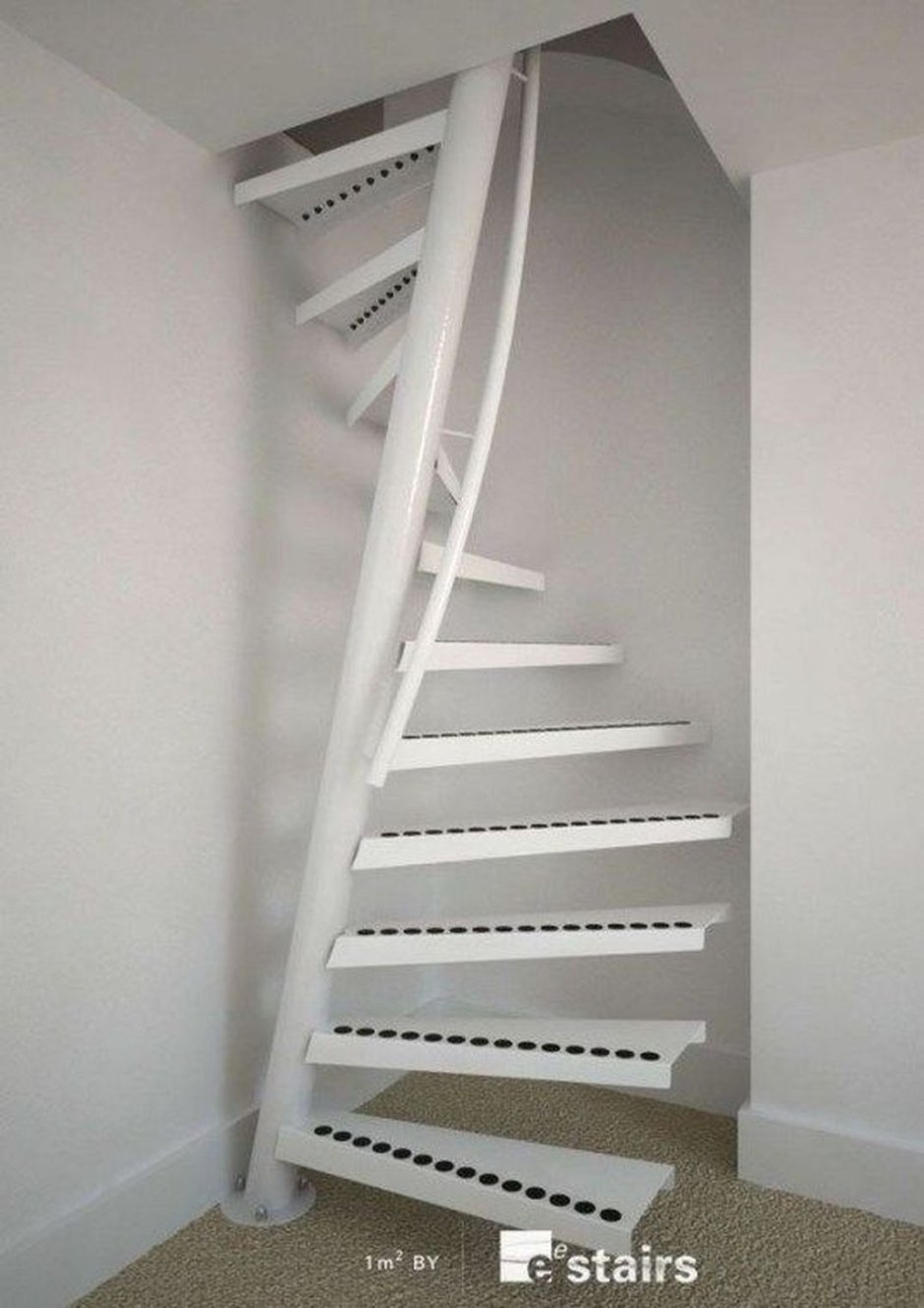Компактная винтовая лестница с наклоном