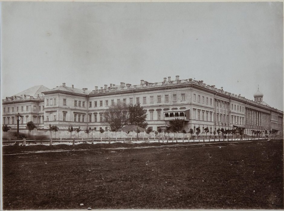 Екатерининский дворец в Лефортово
