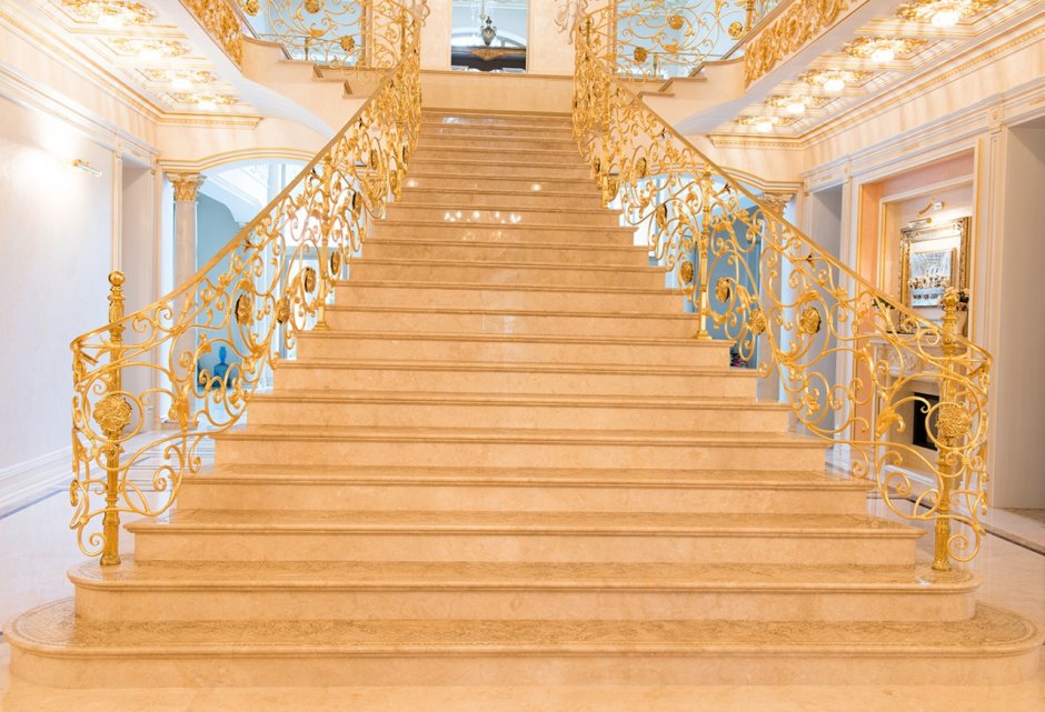 Шикарная лестница