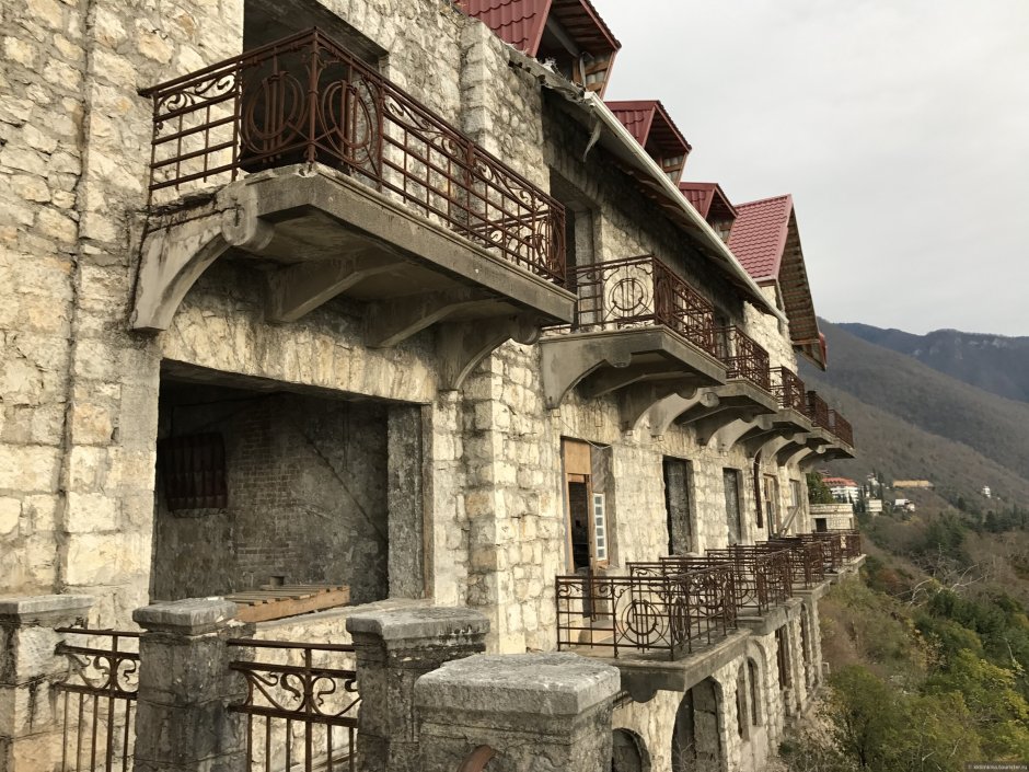 Замок принца Ольденбургского в Гаграх
