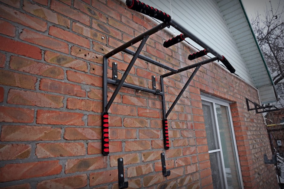 Турник и брусья на балконе