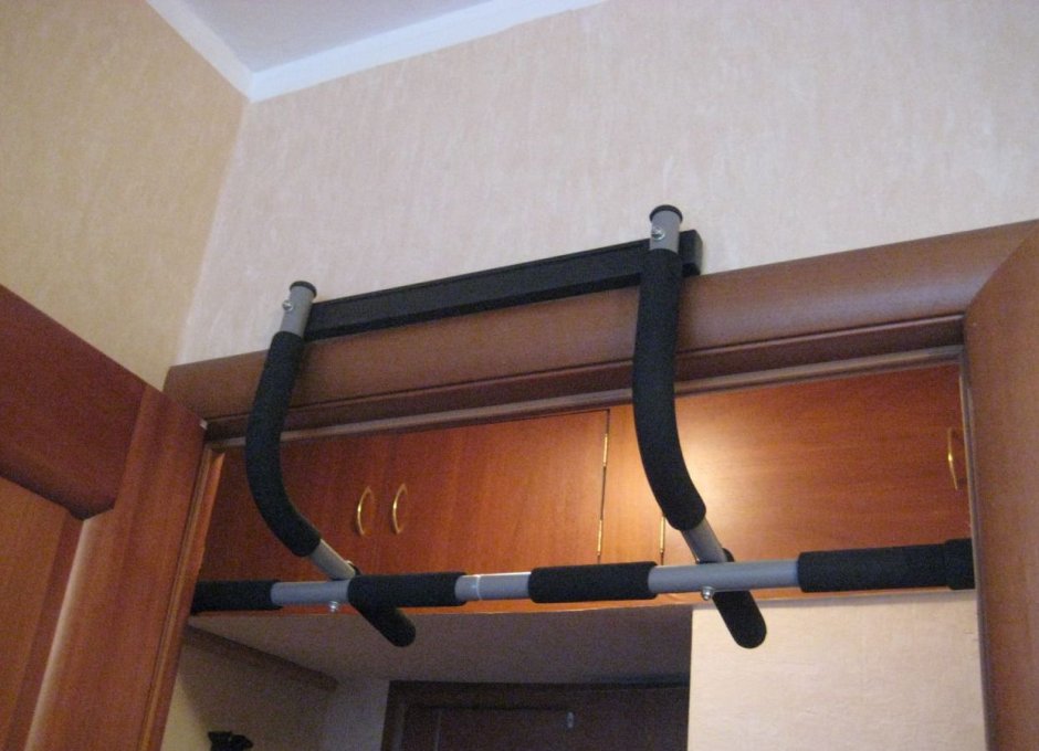 Турник в дверной проем Starfit ba-101 3-х секционный