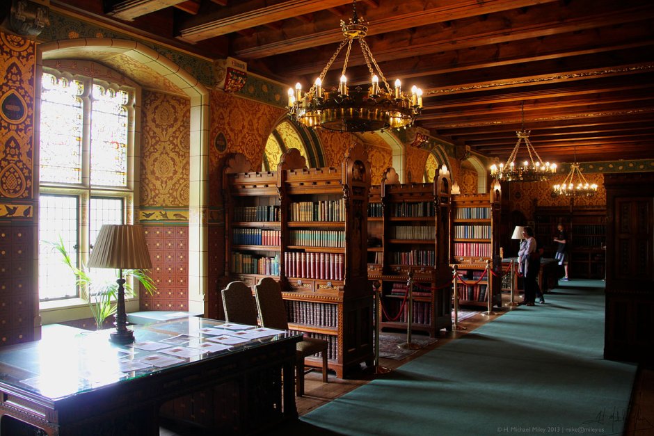 Библиотека Кардифф замок