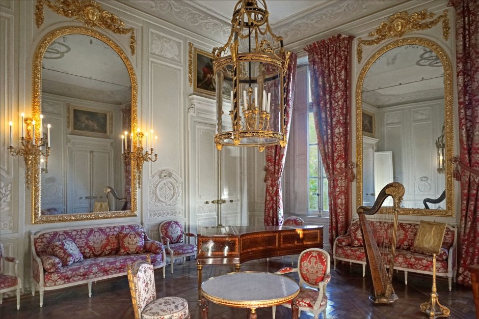 Трианон дворец в Версале 18 век