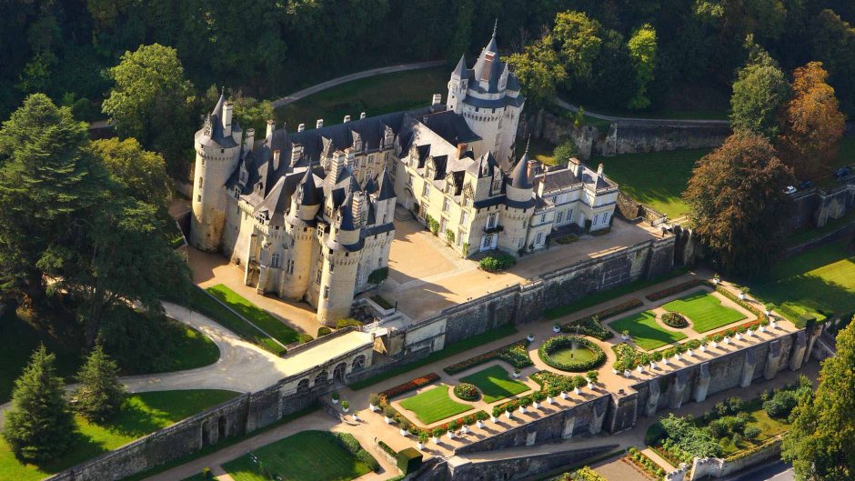 Замок Шато Дюссе Франция