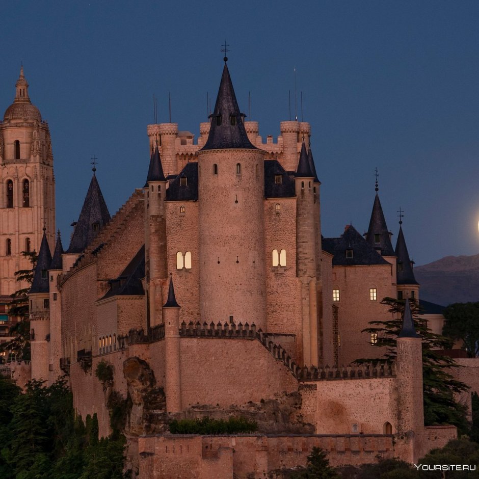 Дворец крепость Алькасар в Испании