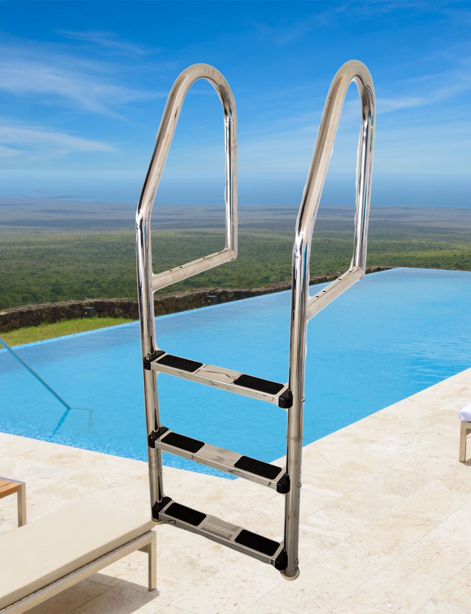 Лестница для спуска в бассейн