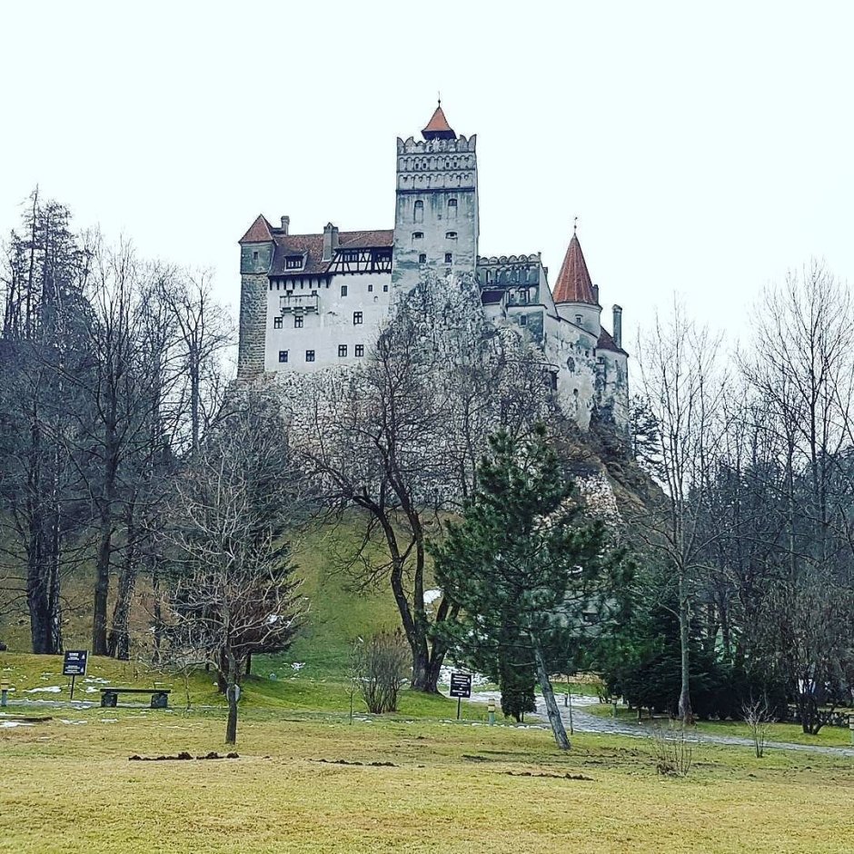 Замок Дракулы зимой