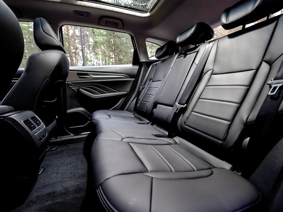 Haval Jolion сзади