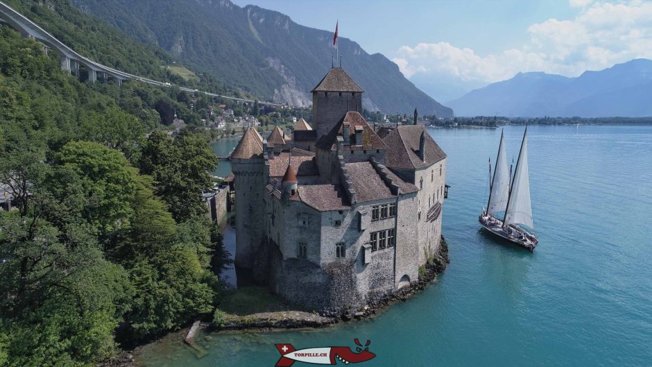 Луга Швейцарии замок