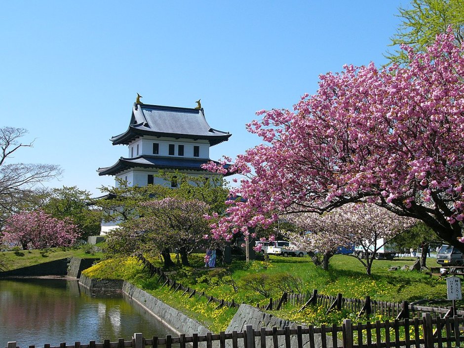 Замок Осаки белый