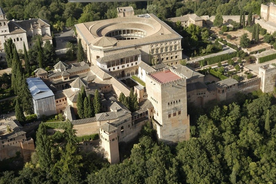 Дворец Карла 5 в Гранаде план