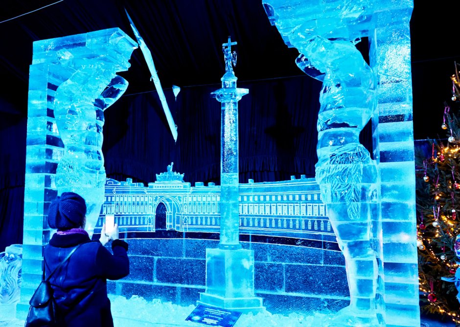 Ледяные скульптуры в Петропавловской крепости