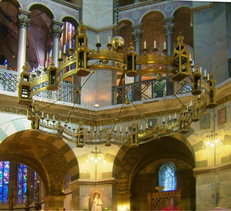Ахенский собор трон Карла Великого