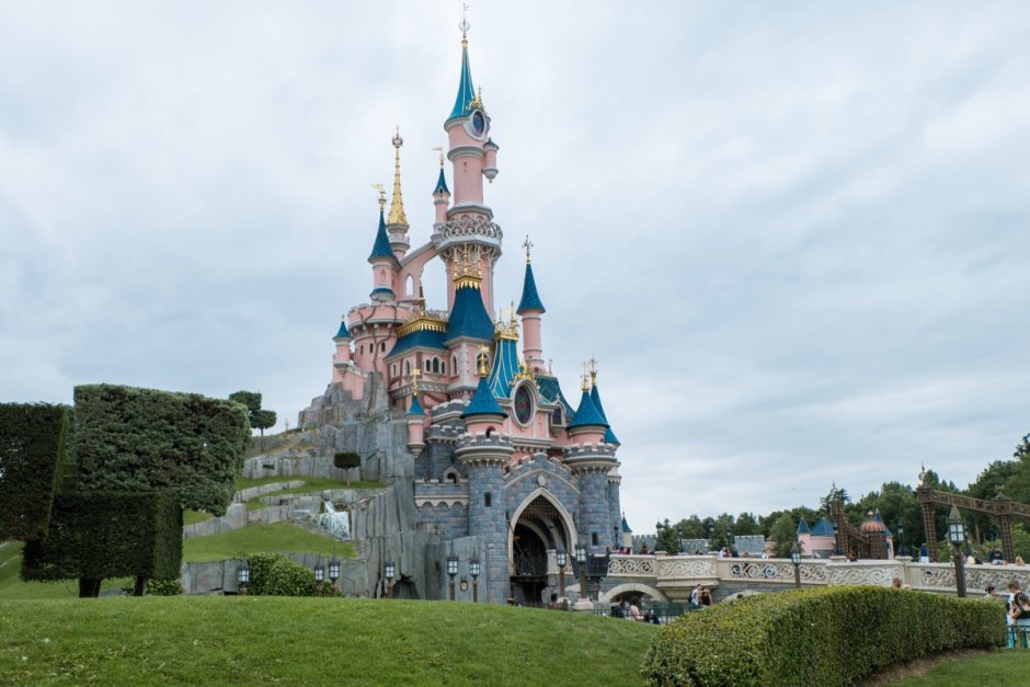 Замок спящей красавицы в Диснейленде Париж
