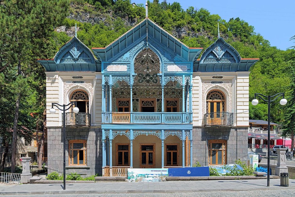 Дом-музей и. Сталина, а в Боржоми - его дача.в Грузии