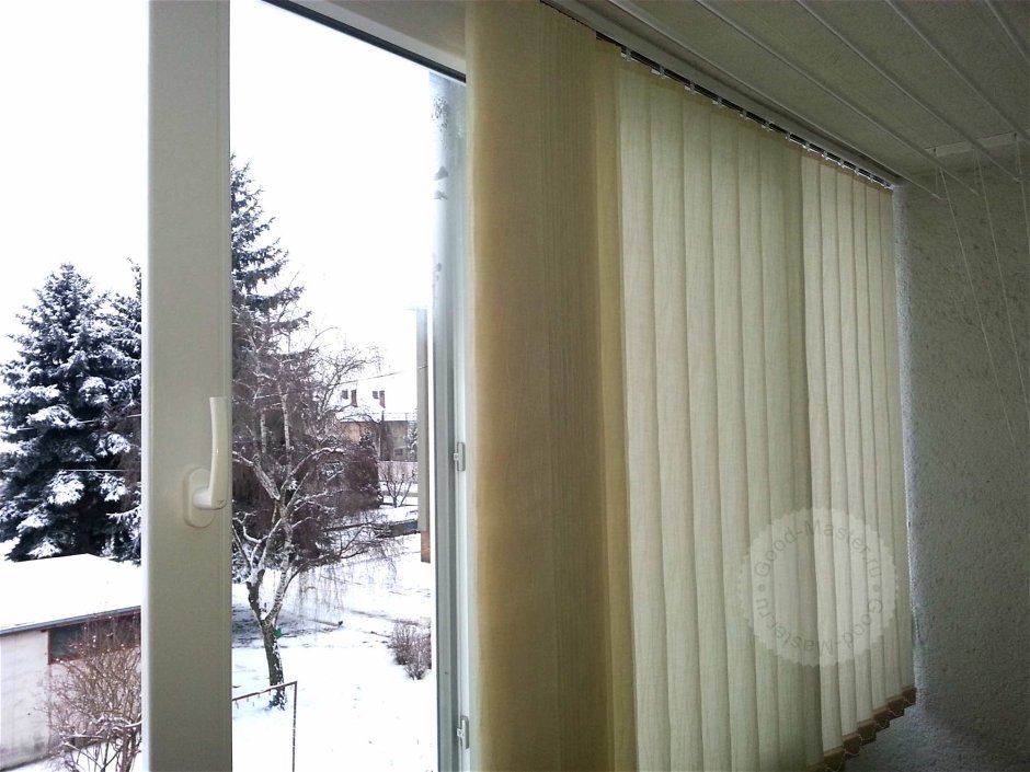 Жалюзи плиссе на раздвижные окна на балконе