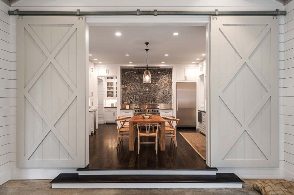Раздвижные двери стильные кухни в интерьере