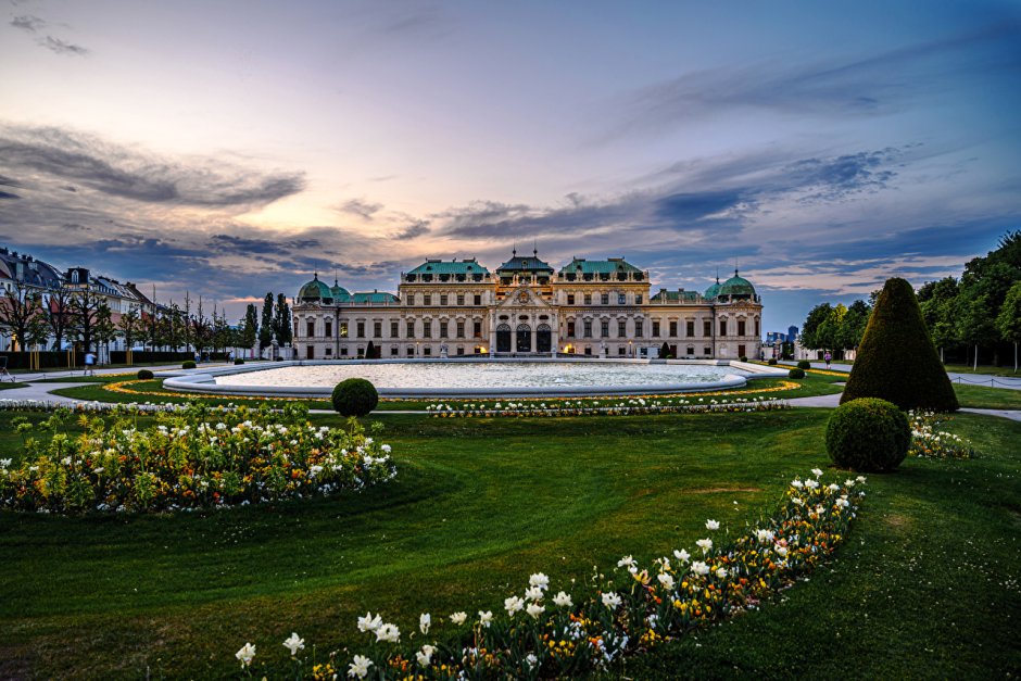 Hall in Vienna перевод