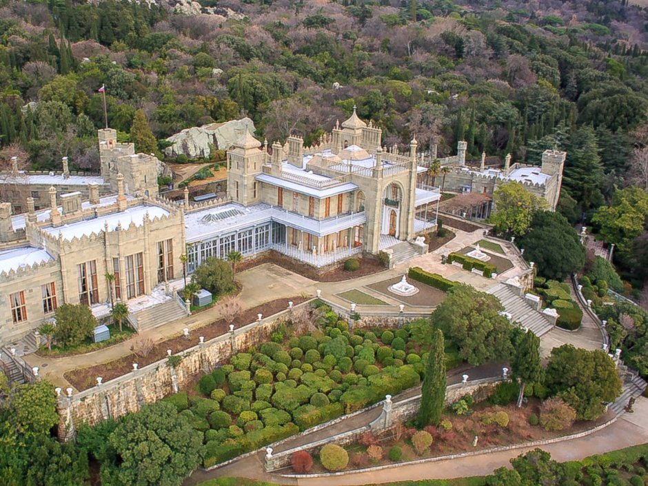 Самые красивые дворцы и замки Крыма