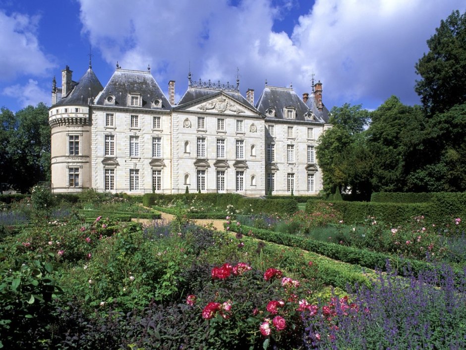 Замок Бриссак Франция Легенда