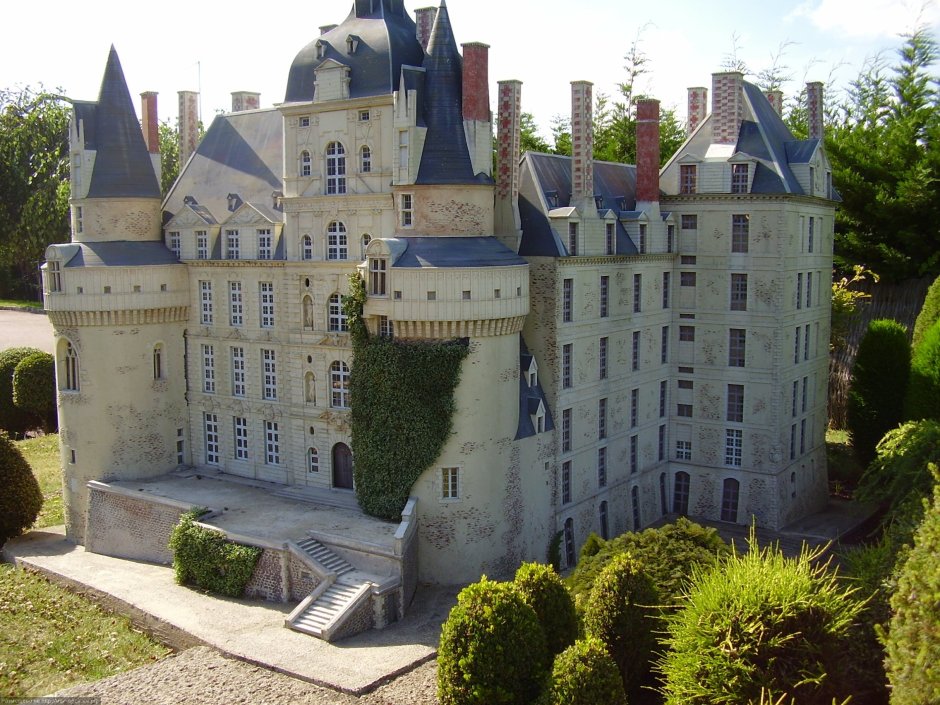 Замок Кинель во Франции