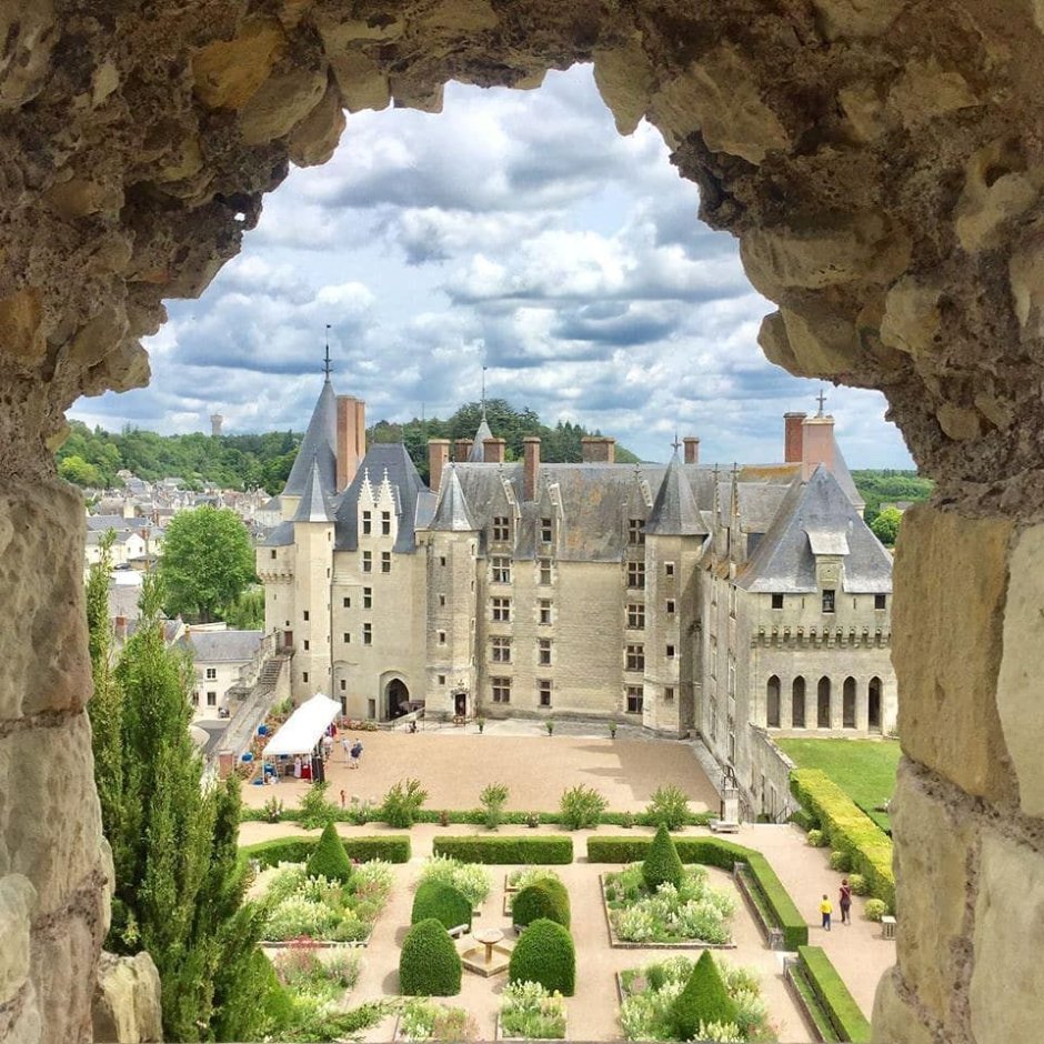 Замок Бриссак Франция