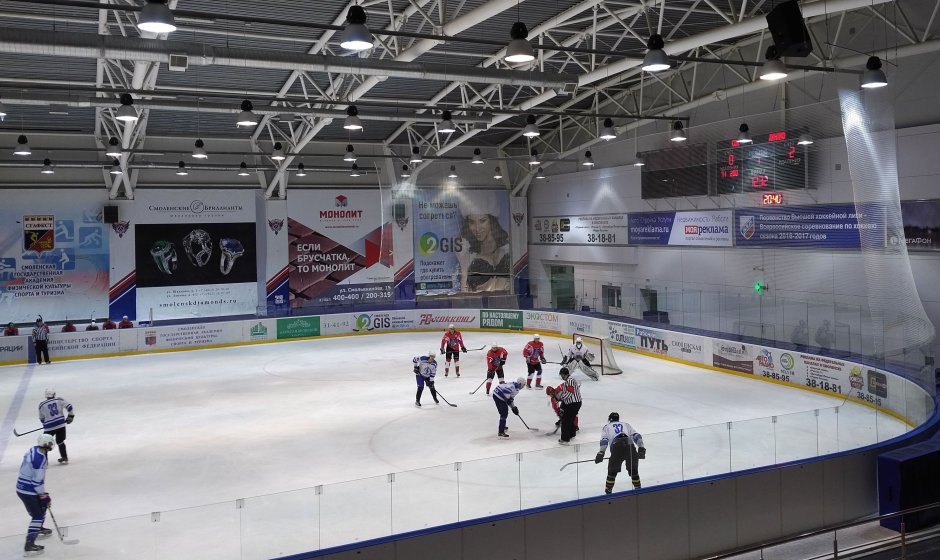 Реклама на бортах ледовой арены