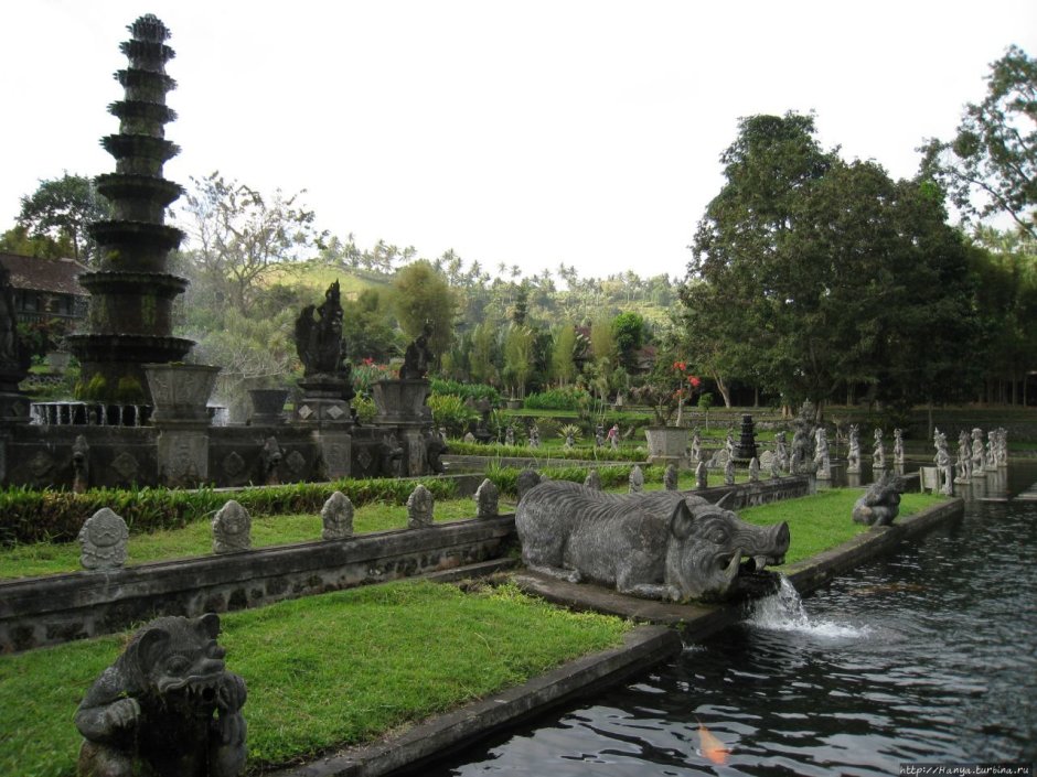 Индонезия, Водный дворец Тиртаганга.