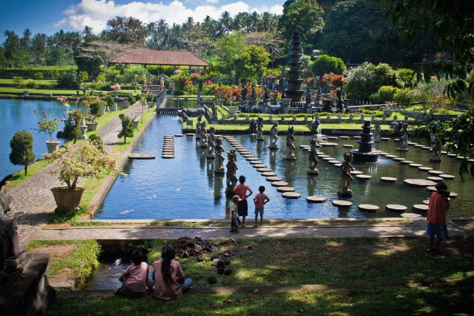 Дворец Тиртаганга на Бали рыба