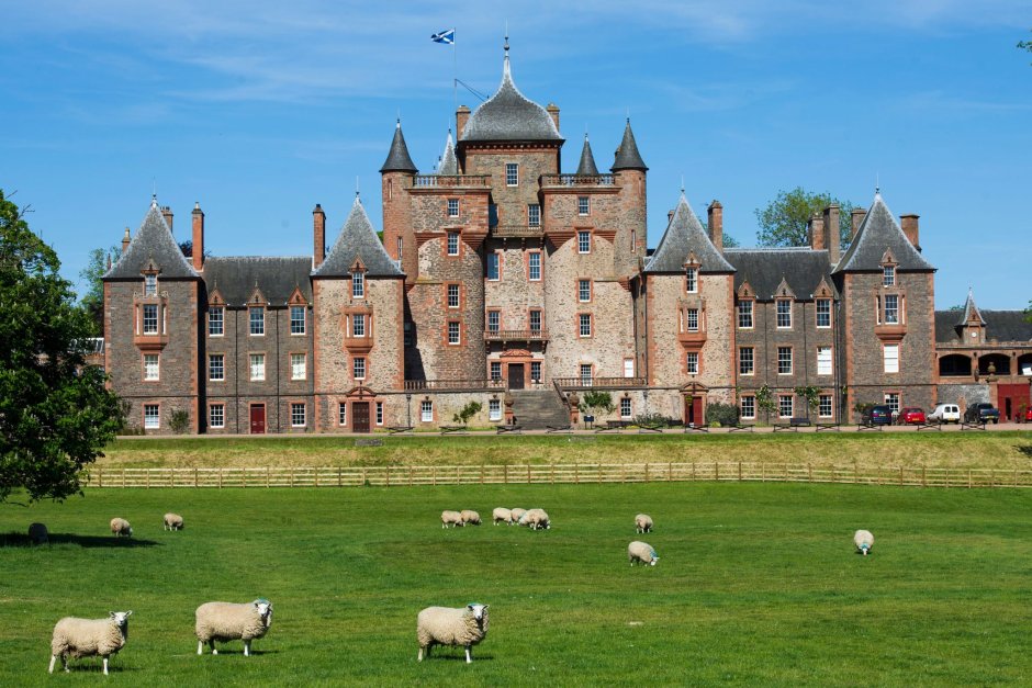 Замок Гленгорм Шотландия