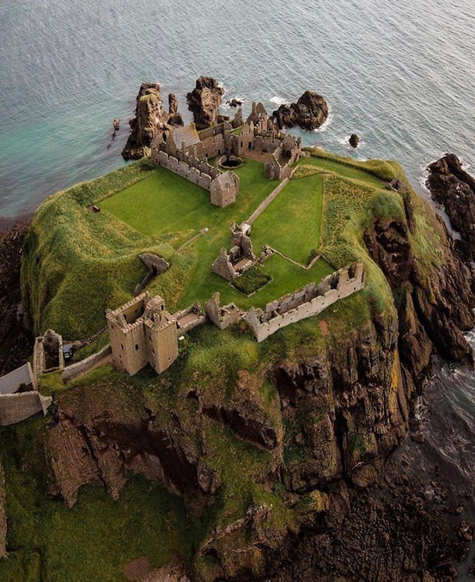 Замок Гатри на острове
