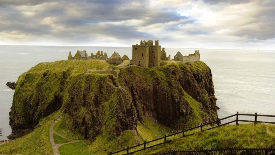 Замок Данноттар Шотландия