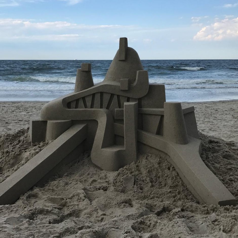 Замок из белого песка