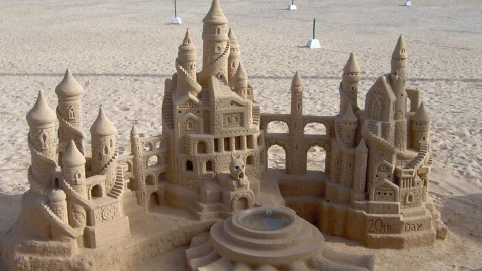 Песчаный замок в пустыне