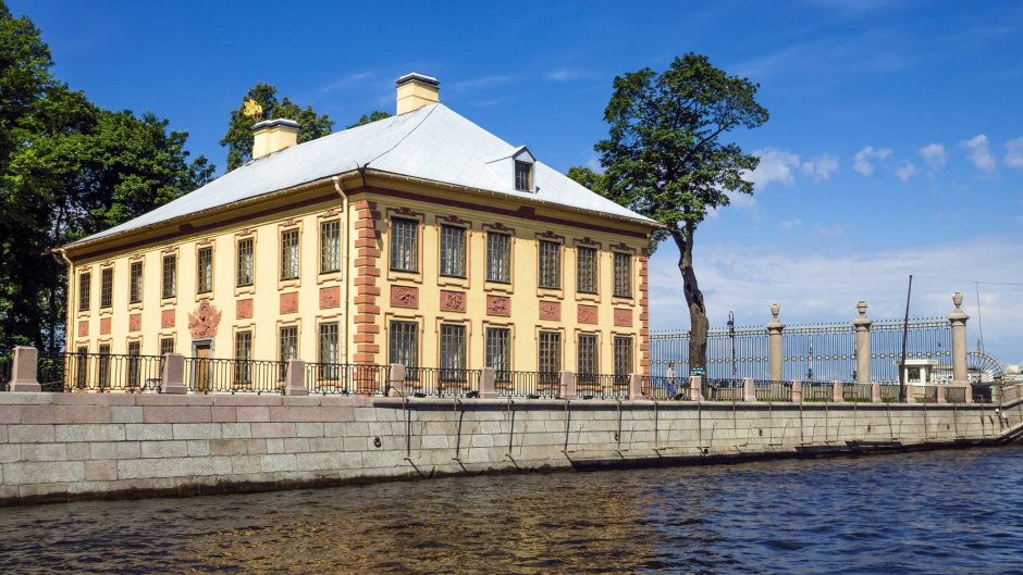 Летний дворец Петра i в Санкт-Петербурге