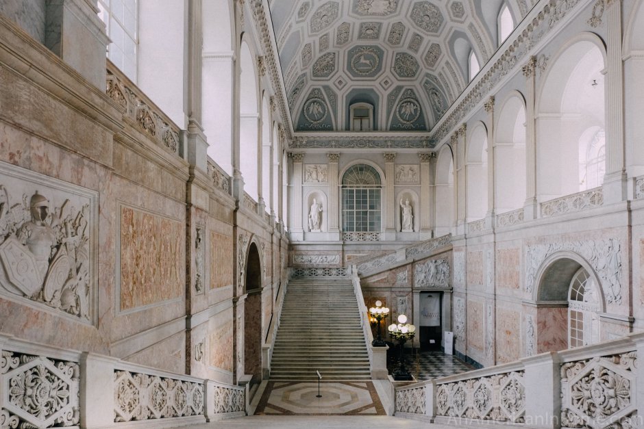 Мраморный дворец Италия