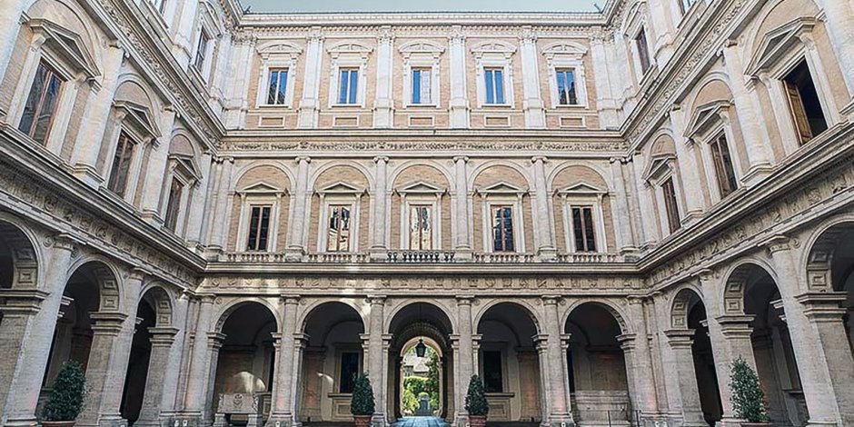 Палаццо Фарнезе в Риме