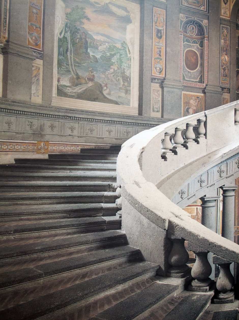Парадная лестница палаццо Фарнезе