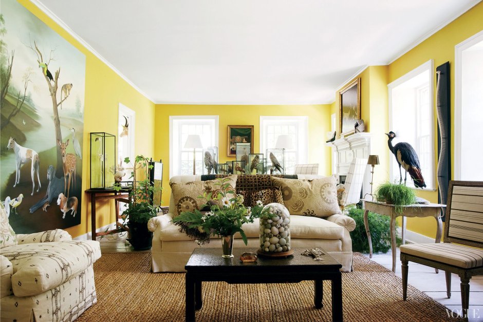 Лимонный цвет стен в гостиной