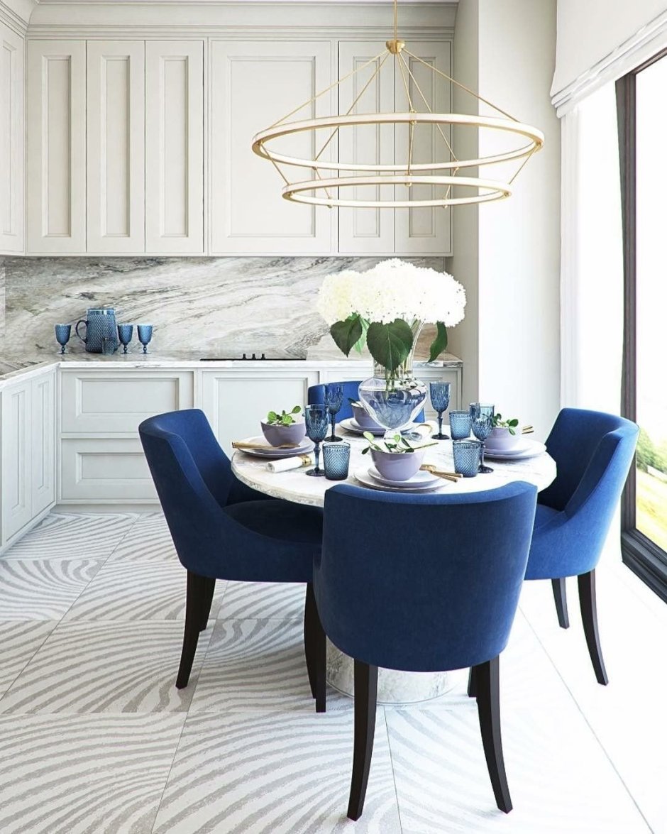 Стол кухонный с стульями круглый голубой в интерьере