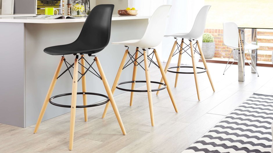 Full Twist Guest Chair